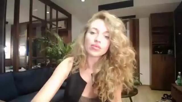 Image 8 of sashasweetsasha Stream on Chaturbate on 15 months ago