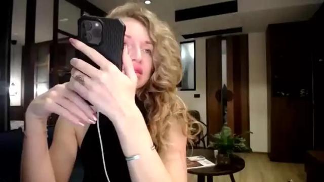 Image 2 of sashasweetsasha Stream on Chaturbate on 14 months ago