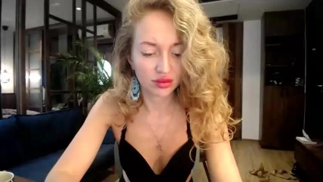 Image 4 of sashasweetsasha Stream on Chaturbate on 14 months ago