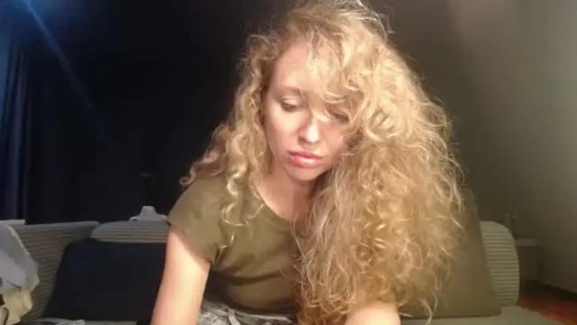 Image 2 of sashasweetsasha Stream on Chaturbate on 3 months ago