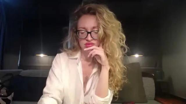 Image 2 of sashasweetsasha Stream on Chaturbate on 3 months ago