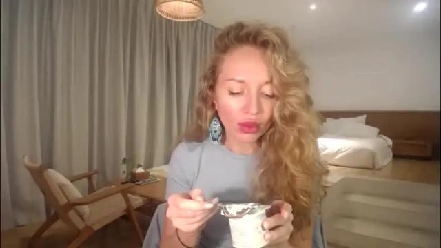 Image 4 of sashasweetsasha Stream on Chaturbate on 1 month ago