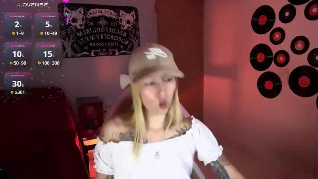 Image 3 of saucy_jenn1 Stream on Chaturbate on 4 months ago