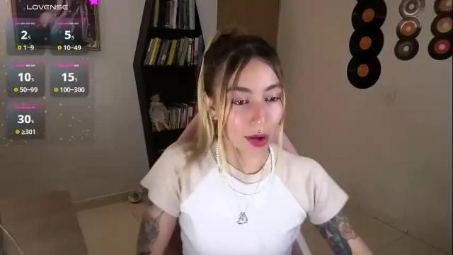 Image 3 of saucy_jenn1 Stream on Chaturbate on 3 months ago