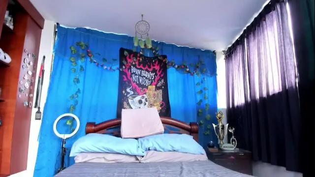 Image 4 of saucy_zaren Stream on Chaturbate on 1 month ago