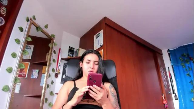 Image 6 of saucy_zaren Stream on Chaturbate on 1 month ago