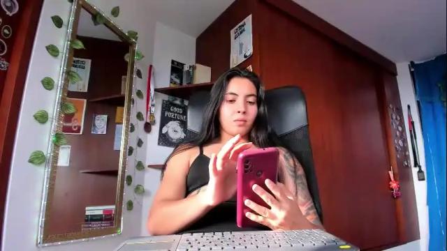 Image 8 of saucy_zaren Stream on Chaturbate on 1 month ago