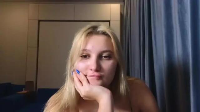 Image 2 of sav_anna Stream on Chaturbate on 15 months ago