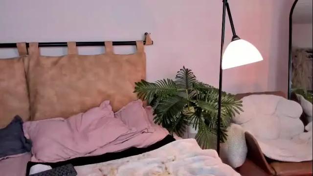 Image 8 of savannah_cameron Stream on Chaturbate on 1 month ago
