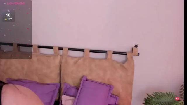 Image 11 of savannah_cameron Stream on Chaturbate on 2 days ago