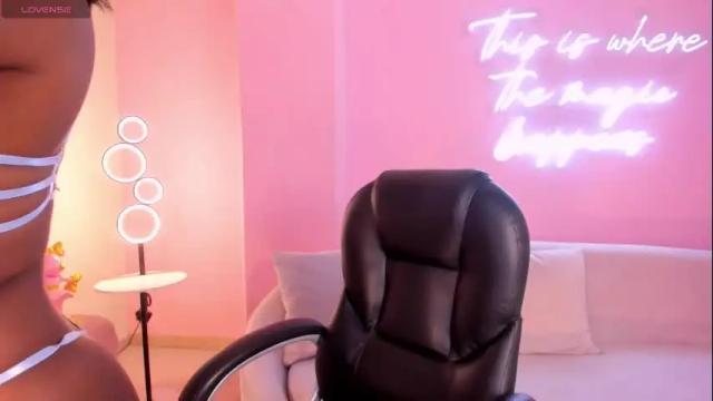 Image 4 of savannahstorm_ Stream on Chaturbate on 1 month ago