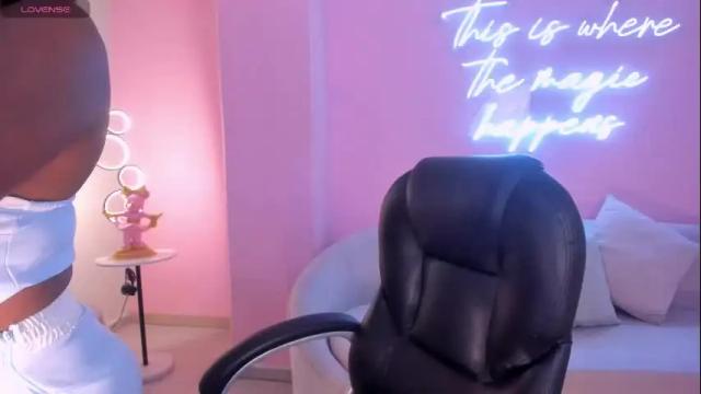 Image 4 of savannahstorm_ Stream on Chaturbate on 1 month ago