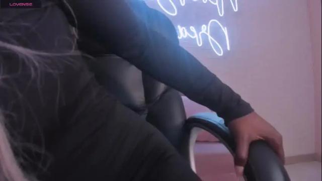 Image 2 of savannahstorm_ Stream on Chaturbate on 1 month ago