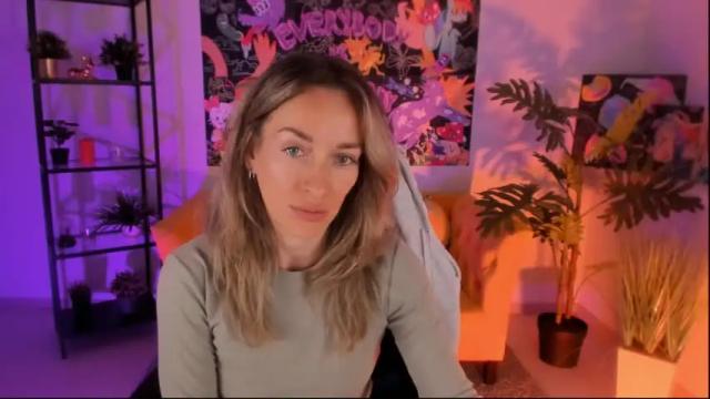 Image 10 of save_the_qween Stream on Chaturbate on 12 months ago