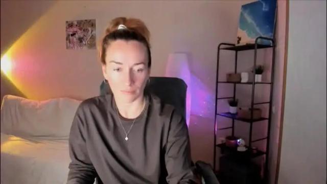 Image 4 of save_the_qween Stream on Chaturbate on 1 month ago