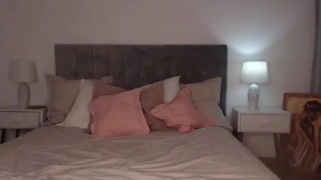 Image 3 of saxyjojolina Stream on Chaturbate on 17 months ago
