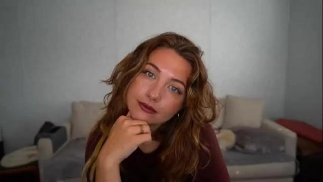 Image 3 of scarlajade Stream on Chaturbate on 1 month ago