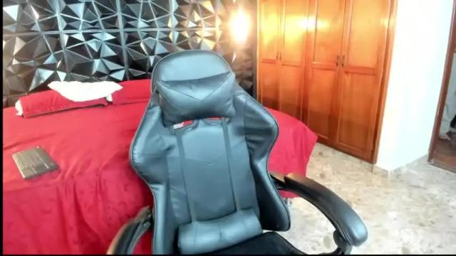 Image 2 of scarlattasnow Stream on Chaturbate on 24 months ago