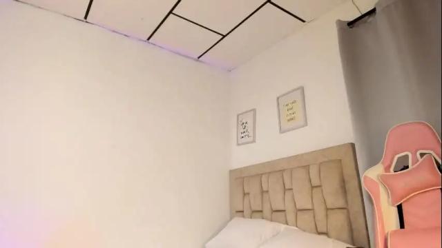 Image 2 of scarlet_darling26 Stream on Chaturbate on 1 month ago