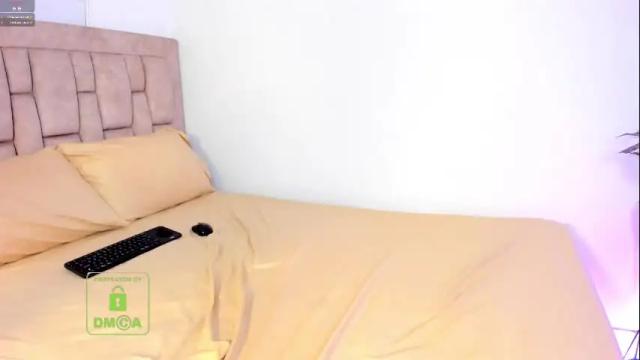 Image 2 of scarlet_darling26 Stream on Chaturbate on 1 month ago