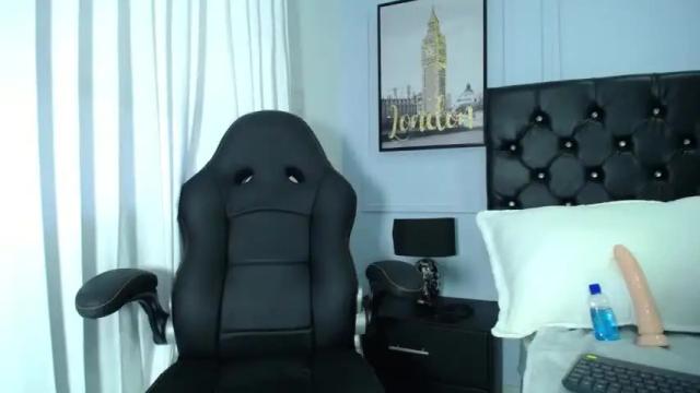 Image 4 of scarlet_fantasy Stream on Chaturbate on 22 months ago