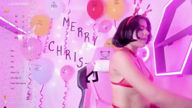 Image 3 of scarlet_foxxxx Stream on Chaturbate on 16 months ago