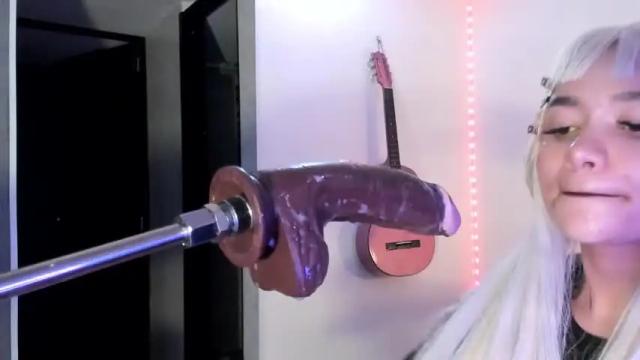 Image 3 of scarlet_gold Stream on Chaturbate on 15 months ago