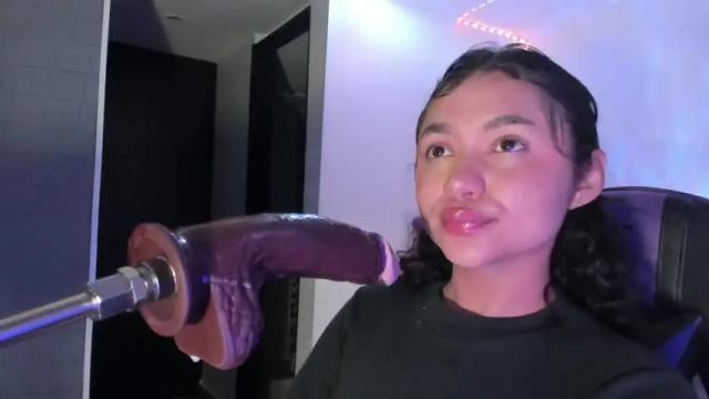 Image 11 of scarlet_gold Stream on Chaturbate on 14 months ago
