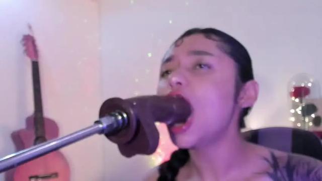 Image 2 of scarlet_gold Stream on Chaturbate on 14 months ago