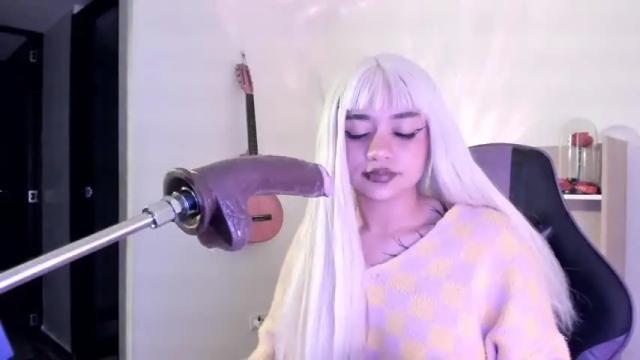 Image 2 of scarlet_gold Stream on Chaturbate on 13 months ago