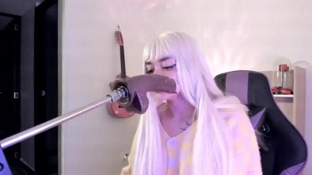 Image 3 of scarlet_gold Stream on Chaturbate on 13 months ago