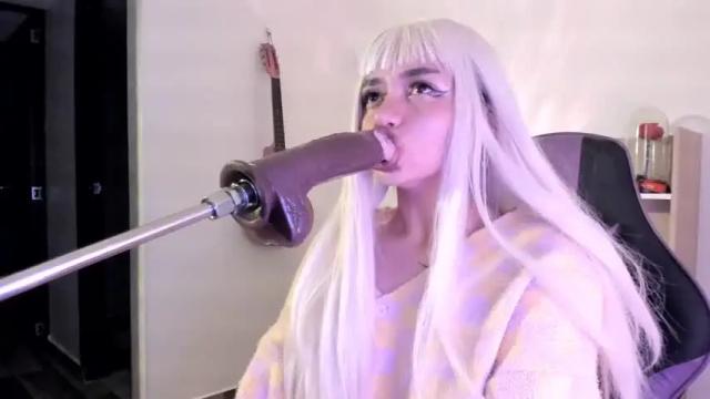 Image 4 of scarlet_gold Stream on Chaturbate on 13 months ago