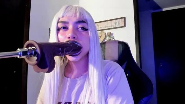 Image 3 of scarlet_gold Stream on Chaturbate on 12 months ago