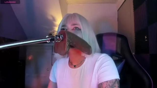 Image 6 of scarlet_gold Stream on Chaturbate on 1 month ago