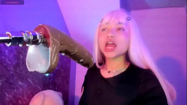 Image 3 of scarlet_gold Stream on Chaturbate on 1 month ago