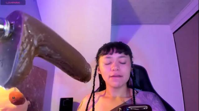 Image 6 of scarlet_gold Stream on Chaturbate on 10 days ago