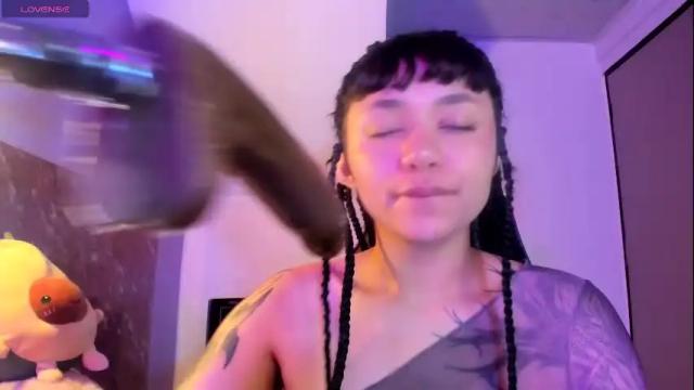 Image 8 of scarlet_gold Stream on Chaturbate on 10 days ago