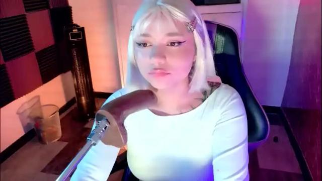 Image 3 of scarlet_gold Stream on Chaturbate on 2 months ago