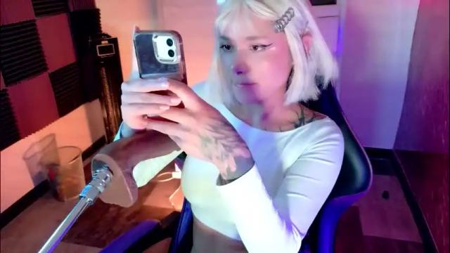 Image 7 of scarlet_gold Stream on Chaturbate on 2 months ago