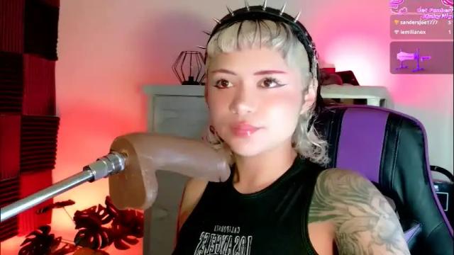 Image 2 of scarlet_gold Stream on Chaturbate on 2 months ago