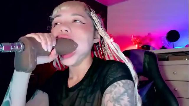 Image 3 of scarlet_gold Stream on Chaturbate on 2 days ago