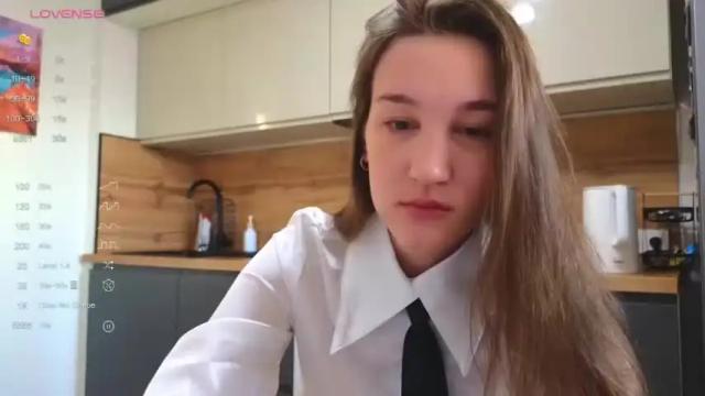 Image 3 of scarlet_green_eyes Stream on Chaturbate on 18 months ago