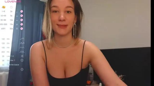Image 12 of scarlet_green_eyes Stream on Chaturbate on 18 months ago