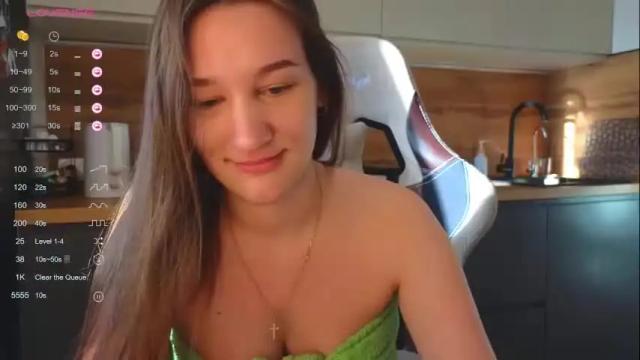 Image 11 of scarlet_green_eyes Stream on Chaturbate on 17 months ago