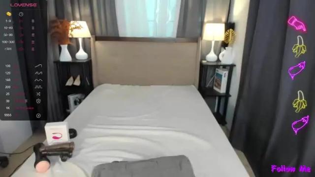 Image 12 of scarlet_greyy Stream on Chaturbate on 14 months ago