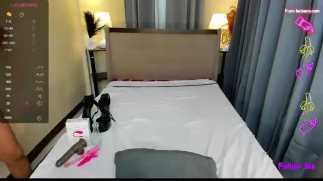 Image 8 of scarlet_greyy Stream on Chaturbate on 13 months ago