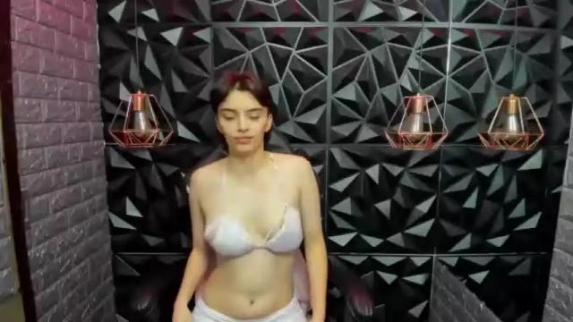 Image 3 of scarlet_johnson01 Stream on Chaturbate on 14 months ago