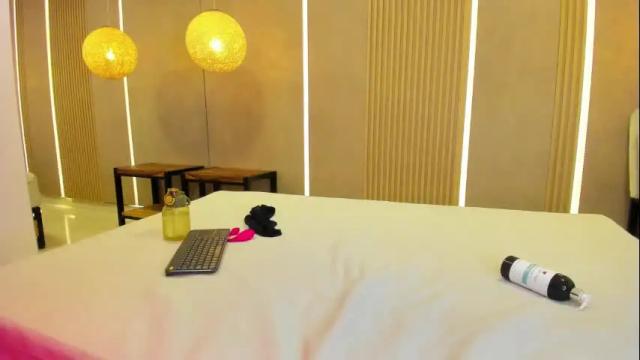 Image 12 of scarlet_keit Stream on Chaturbate on 1 month ago