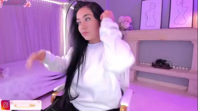Image 4 of scarlet_miller_1 Stream on Chaturbate on 16 days ago