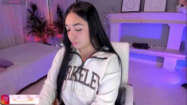 Image 4 of scarlet_miller_1 Stream on Chaturbate on 12 days ago